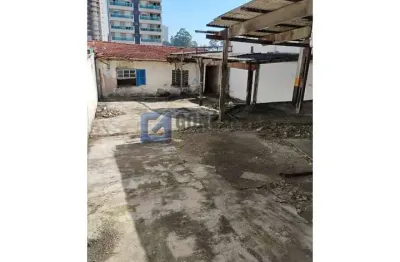 Terreno com 2 casas antigas na vila euclides medindo 10x40 totalizando 400m