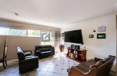 Casa à venda no bairro santa terezinha em santo andré/sp, com 221m² e 3 dormitórios sendo 1 suíte.
