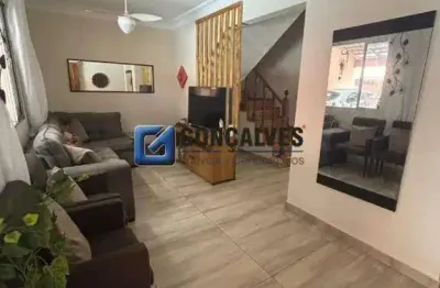 Sobrado à venda em Demarchi, São Bernardo do Campo | 3 Quartos, 2 Vagas