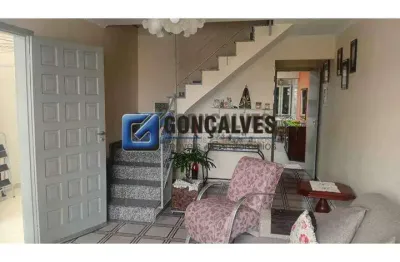 Sobrado à venda em Assunção (São Bernardo do Campo) – 2 quartos, 2 vagas, aceita permuta