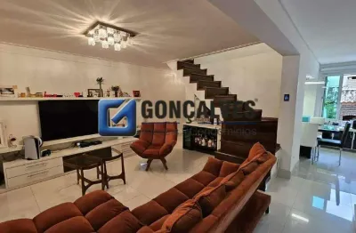 Sobrado Residencial com 2 Suítes em Jardim São Caetano – Venda