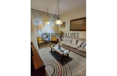 Sobrado com 3 quartos à venda no Bairro Santa Terezinha em São Bernardo do Campo/SP.