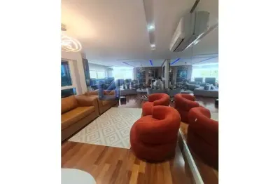 Apartamento com 4 quartos à venda na Vila Madalena em São Paulo/SP.