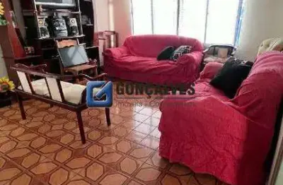 Casa Residencial com 4 Dormitórios em Vila Lutécia, Santo André