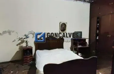 Casa à venda em Santa Terezinha, Santo André – 1 vaga, acabamento em madeira