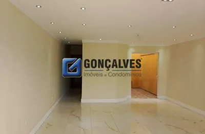 Sobrado Residencial com 3 Suítes, 4 Vagas e Quintal em Assunção (SB Campo) – Venda R$1.200.000