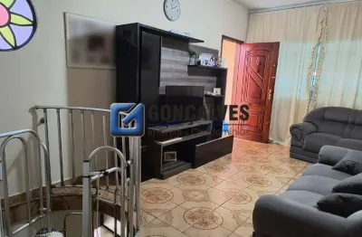 Sobrado à Venda em Diadema (Taboão) – 4 Quartos, Espaço Gourmet e 2 Vagas