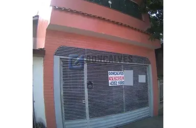 Sobrado 3 dormitórios, 193 mts² no Bairro Jardim Stela em Santo André.