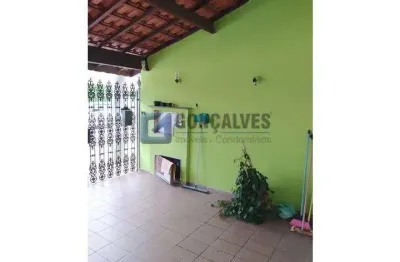 Sobrado 3 dormitórios sendo 1 suite, 128 mts² no Bairro Campestre em Santo André.