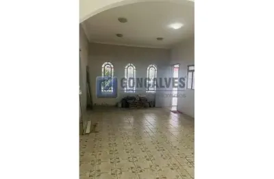 Casa 3 dormitórios sendo 1 suite, 301 mts² na Vila Assunção em Santo André.