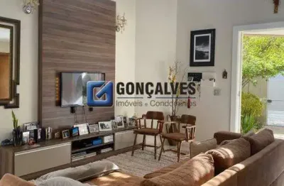 Casa Residencial à Venda em Jardim São Caetano - 4 Quartos, 3 Suítes, Piscina