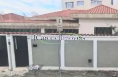 Casa térrea a venda com 4 quartos, vaga de garagem , churrasqueira na vila valença em são vicente / sp