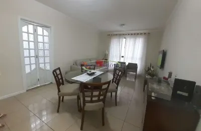 Locação de apartamento com 2 quartos, suíte, dependência completa e 1 vaga demarcada na ponta da praia em santos/sp