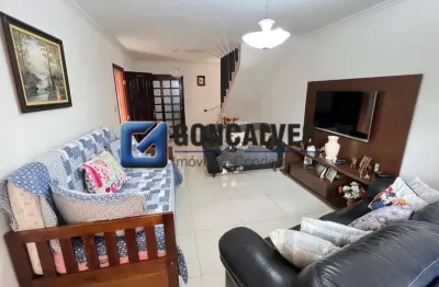 Sobrado à venda em Diadema Centro - 3 quartos, 1 suíte, 3 vagas | 198 m² internos