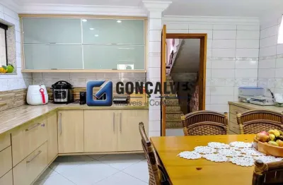 Sobrado Residencial com 3 suítes, espaço gourmet e 4 vagas | Assunção, SBC