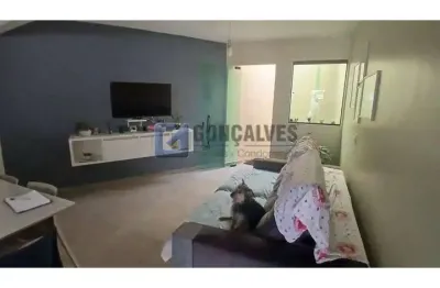 Casa com 2 quartos para alugar na mocambo, r, vila lucinda, santo andré por r$ 2.600