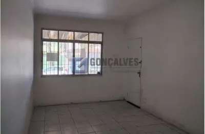 Casa com 2 quartos para alugar na rua carlos lacerda, santa terezinha, são bernardo do campo por r$ 2.200