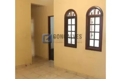 Casa com 2 quartos para alugar na rua marechal cândido rondon, osvaldo cruz, são caetano do sul por r$ 3.300