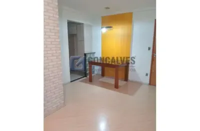 Apartamento com 2 quartos para alugar na dos capuchinhos, r, vila guiomar, santo andré, 56 m2 por r$ 2.100