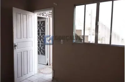 Casa com 2 quartos para alugar na nelza asencio, r, ferrazópolis, são bernardo do campo por r$ 3.100