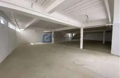 Salão comercial com 735m² no Centro em São Bernardo do Campo/SP.