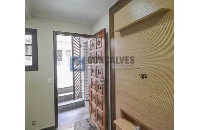 Casa com 2 quartos para alugar na rua leandro, dos casa, são bernardo do campo, 130 m2 por r$ 1.800