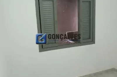 Aluguel de Casa 1 Dormitório em Jardim do Estádio, Santo André - 45 m²