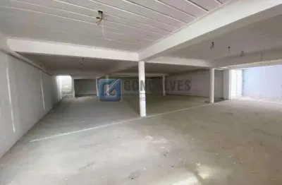 Salão comercial com 735m² no Centro em São Bernardo do Campo/SP.