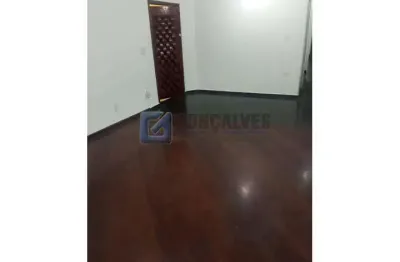 Sobrado com 3 quartos para locação no Jardim Las Vegas em Santo André/SP.