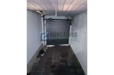 Salão Comercial 100m² (interno) + 100m² externo em Santa Terezinha, SBC – Aluguel R$3.000