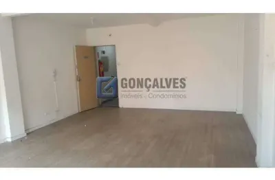 Sala Comercial para Alugar em Santo Antônio, São Caetano do Sul – 80 m² (40 m² interno + 40 m² externo)