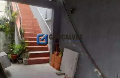 Casa para aluguel em Ferrazópolis, São Bernardo do Campo – 2 quartos, 1 suíte, quintal e churrasqueira