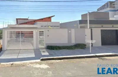 Casa com 3 quartos à venda no Residencial Morumbí, Poços de Caldas 