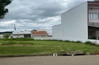 Terreno totalmente plano no condomínio residencial jardim