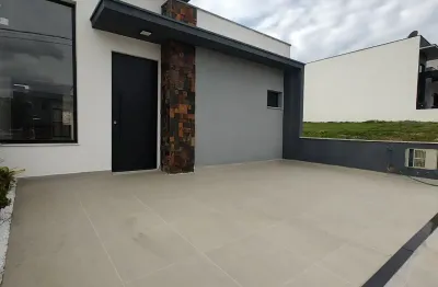 Casa 3 dormitórios com suíte e armários planejados no Condomínio Horto Florestal Villagio