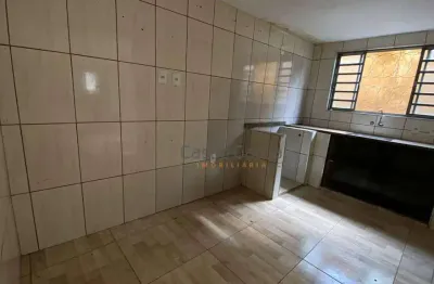 Casa com 2 quartos para alugar, contendo 80 m² de área útil no bairro jardim são roque - americana/sp
