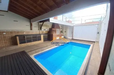 Casa com 4 quartos para alugar, contendo 250 m² de área útil no Parque Novo Mundo - Americana/SP