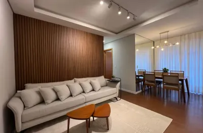 Bem iluminado, mobiliado e decorado com muito bom gosto!!!
