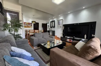 Casa no bairro Atiradores, podendo ser comercial. terreno amplo.