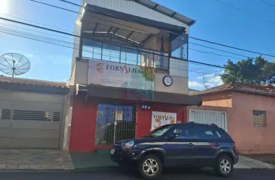 Excelente ponto comercial, quase esquina com a rua teixeira de barros, na melhor localizacao do bairro vila prado