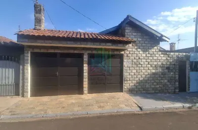 Excelente casa com 4 suites, sendo 1 edicula com suite e varanda coberta com churrasqueira