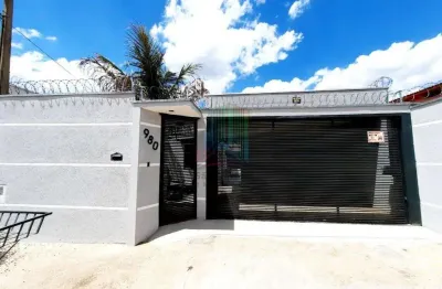 Disponivel a partir do dia 04/03 . Linda casa com 3 dormitorios com 1 suite e piscina no Res, Jardim Embare