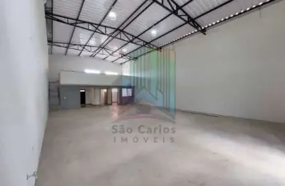 Excelente barracao de 200 metros de construcao, em excelente localizacao