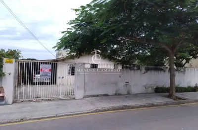 Casa à venda na Rua Austrália, Centro, Pinhais
