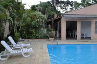 Casa com 3 dormitórios em condomínio  fechado com lazer a 300m do the square.