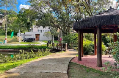 Linds casa com projeto único em um terreno de 1330 metros de frente para o lago na melhor localizacao do residencial tambore 1