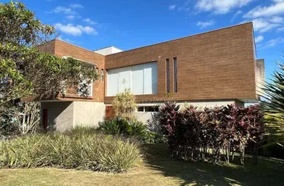 Casa com 3 suítes à venda, 349 m² por R$ 3.990.000 - Granja Viana - Carapicuíba/SP