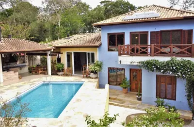 Casa com fino acabamento e aquitetura planejada em condomínio com segurança 24hs. vila verde. sp