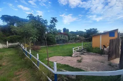 Chácara à venda na divisa paulínia/americana: seu refúgio de 950m² com casa, varanda e galpão!