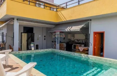 Casa a venda com 3 quartos sendo 1 suíte, piscina, energia fotovoltaica no condomínio raízes em paulínia/sp.